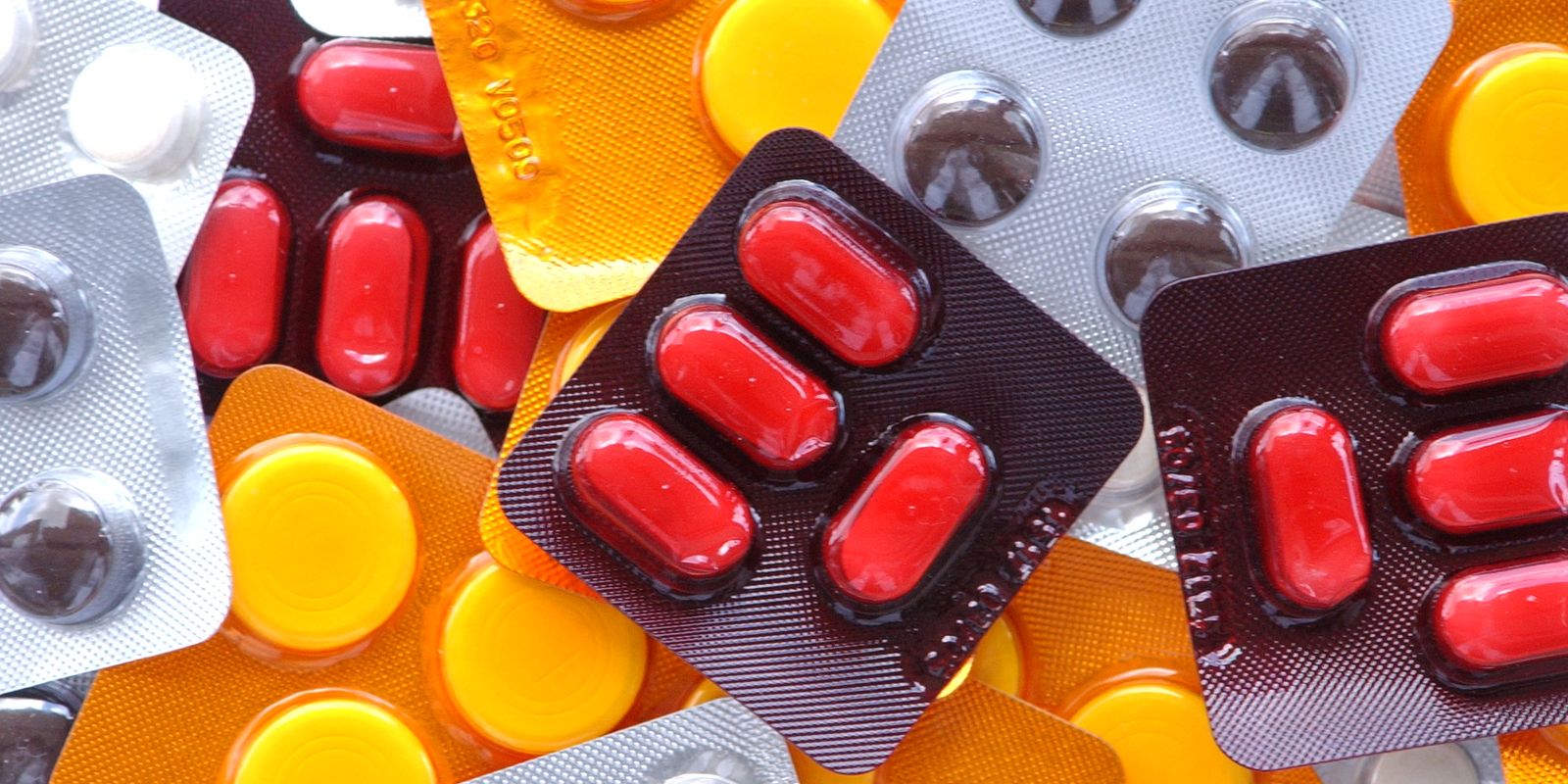 Cmed multa distribuidoras de medicamentos e defende regulamentação